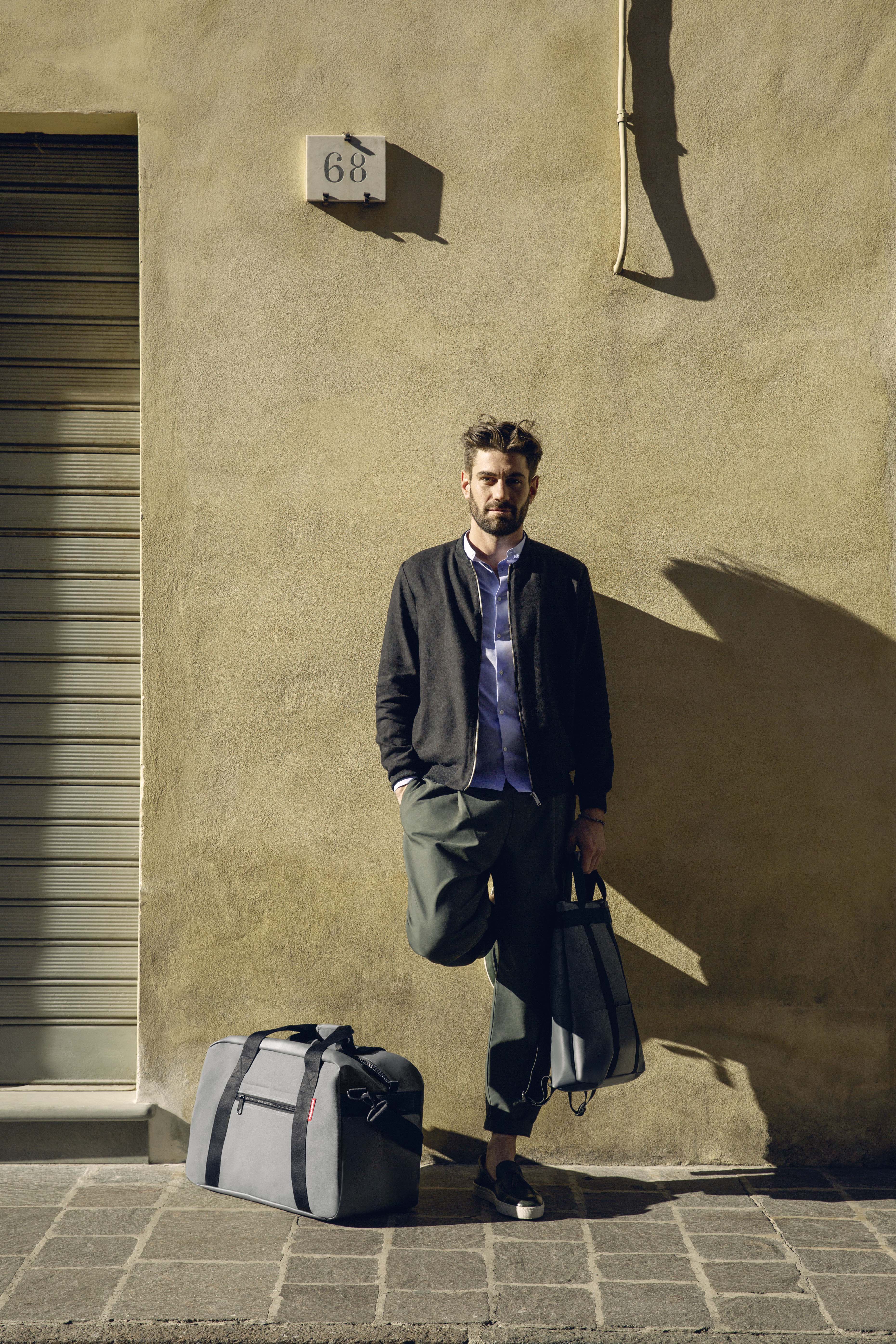 avenger-coren-pollok-styling-reisenthel-kampagne-men-city-weekender-grey-italia-low.jpg
